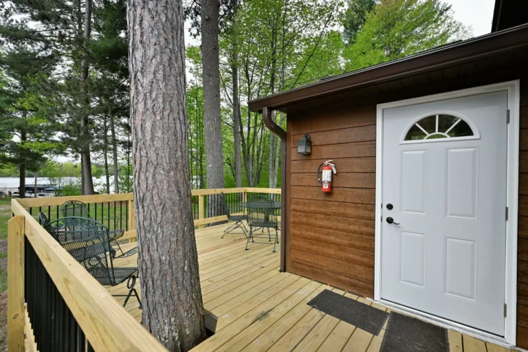 Cabin8Ext-9